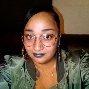 Meet your Posher, Monica
